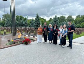 Возложение цветов. преображенское кладбище.